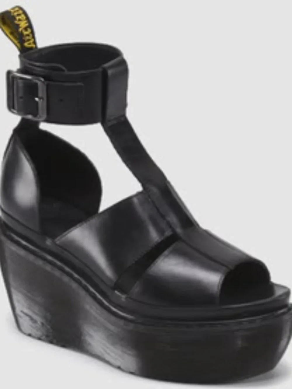 [ISO] Dr Martens Bessie
